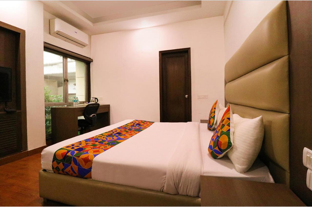Hotel Bel Morris New Delhi Bagian luar foto