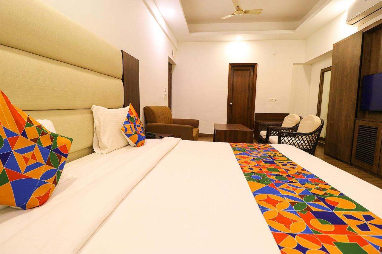 Hotel Bel Morris New Delhi Bagian luar foto