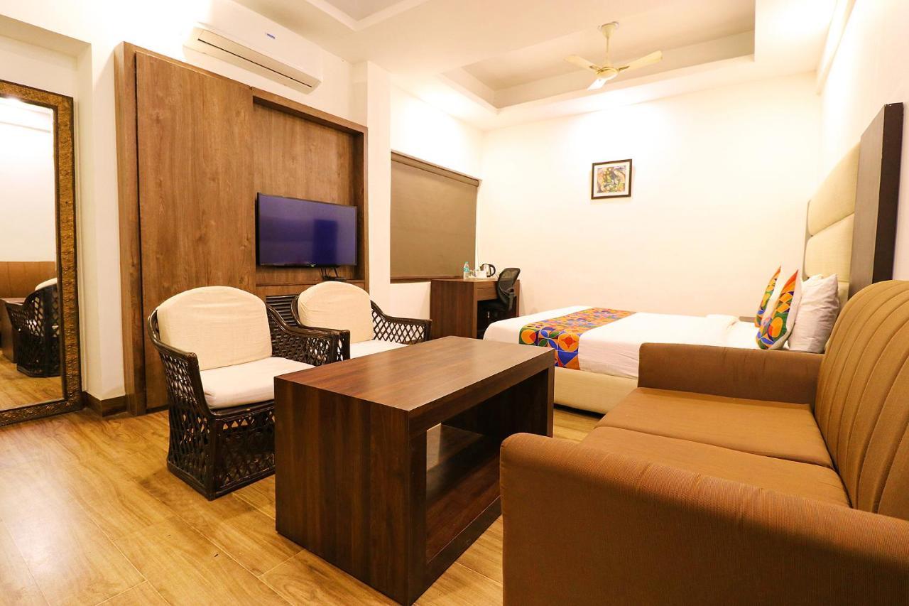 Hotel Bel Morris New Delhi Bagian luar foto